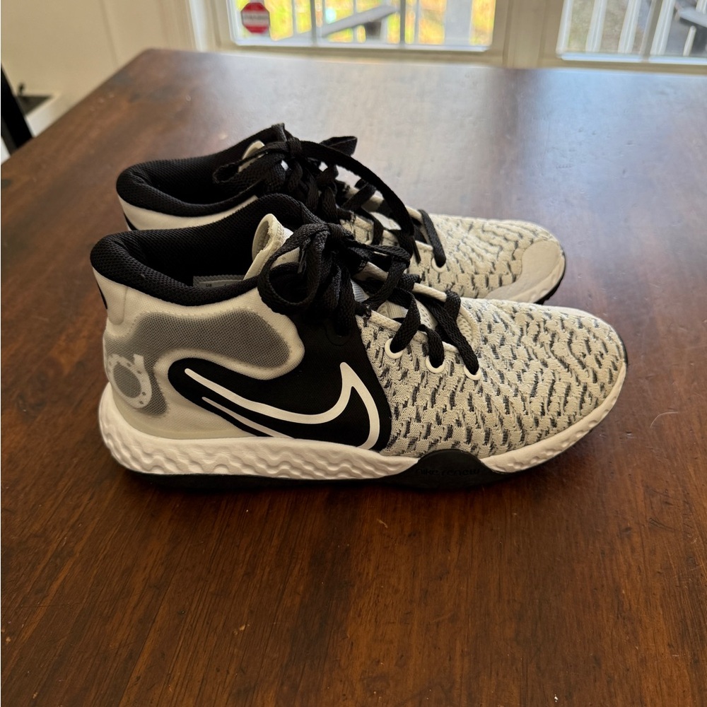 Nike Men's Black and White Athletic Shoes